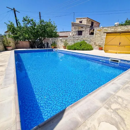 Skarinou'S Landhouse Poolside Heaven Apartment Exterior photo