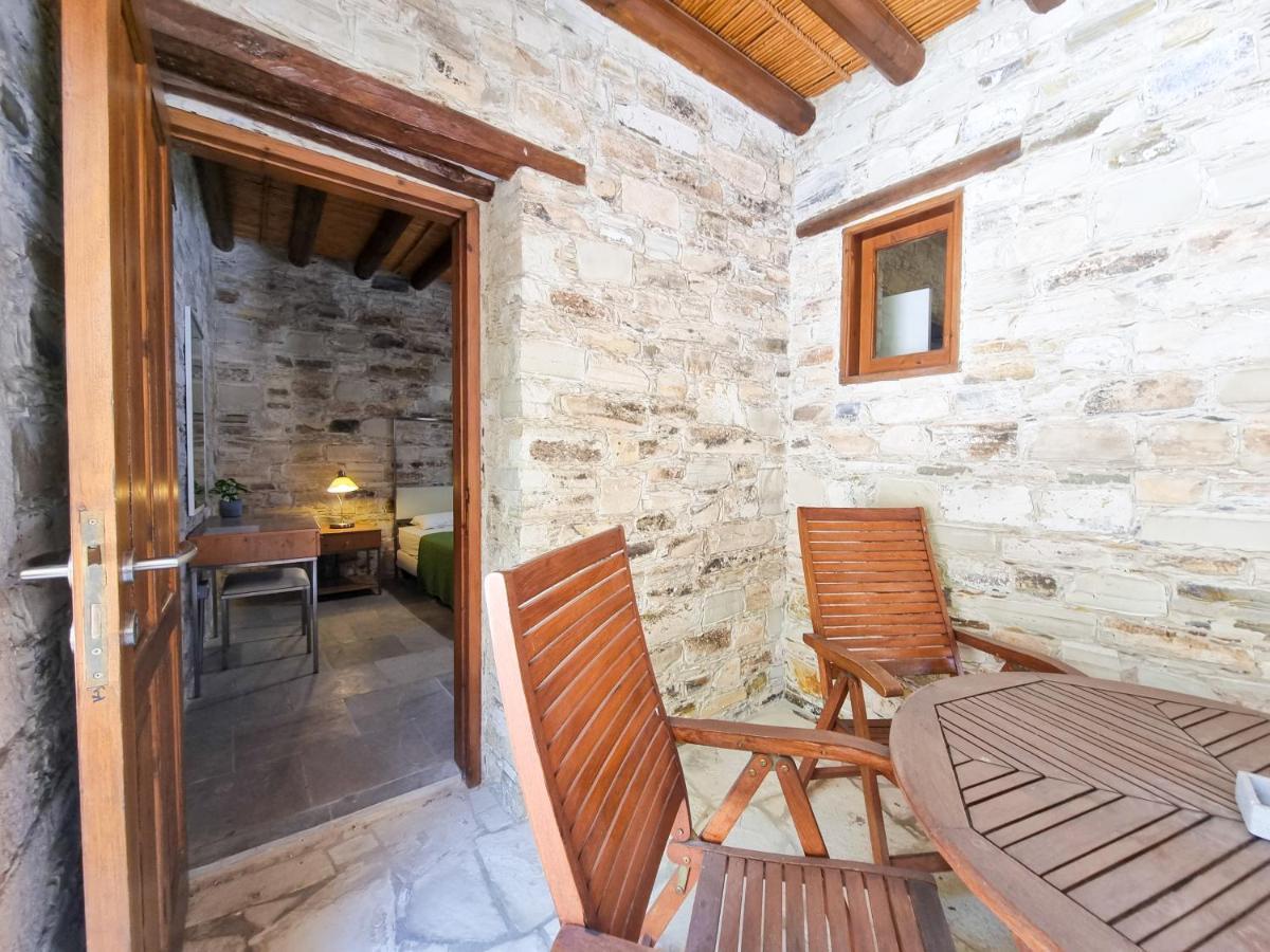 Skarinou's Landhouse Poolside Heaven Apartment